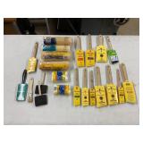 Assorted paint brushes