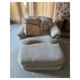 Oversize chair and ottoman