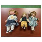 Assorted dolls