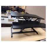 Adjustable standing desk converter