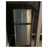 Stainless steel criterion refrigerator/freezer