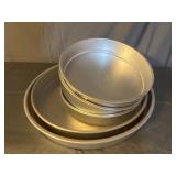 Round baking pans