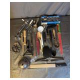 Assorted utensils