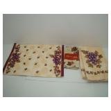 Grape Motif Placemat, 2 Napkins and 2 Kitchen