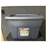 Rubbermaid Roughneck Latching Tote 22 Gallons Blue