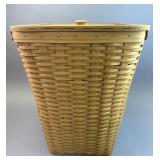 Hostess Large Hamper w Protector & Lid  -