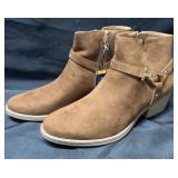 Womenï¿½s White Mountain ankle boot, chestnut, size