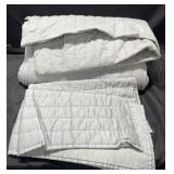 King comforter & 2 pillow shams