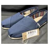Womenï¿½s Toms Alpargata navy canvas shoes, size 6