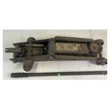 Dayton 2 1/2 ton floor jack, lifts & releases