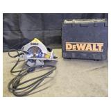 Dewalt corded circular saw w/ case