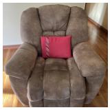 La Z Boy recliner with throw pillow, 38ï¿½ x 38ï¿½ x