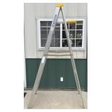8ï¿½ Werner aluminum ladder with tray