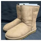 Ladies Ugg classic short boot, size 8