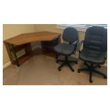 Corner desk and 2 chairs, 60' x 30' x 28' high