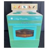 Vintage Suzy Homemaker oven, 12.5' x 11' x 19'