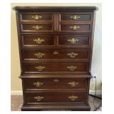 Bassett 6-drawer chest of drawers, 40' x 19' x