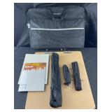 Art District portable easel with carrying case