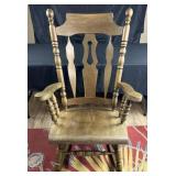 Vintage wooden rocking chair, 29ï¿½ x 36ï¿½ x 48ï¿½
