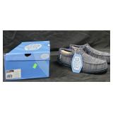 Men's size 10 Hey Dude shoes