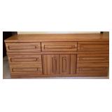 Warm old golden oak dresser, 7 drawers and 2