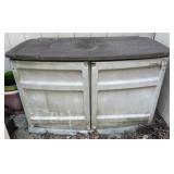 Suncast deck box with contents, fencing, flower