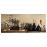 Group of decorative accessories, porcelain bird