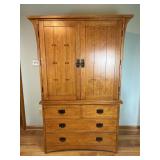 Entertainment center with 2 cabinet doors and 4