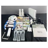 Nintendo Wii, 4 controllers, 4 games, microphone