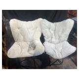 2 collapsible camp style chairs