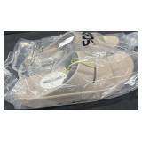oofos menï¿½s size 12 womenï¿½s size 14 sandals