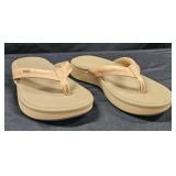 Women's size 6 Reef flip flops