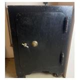 Antique floor safe with combination, HEAVY, buyer