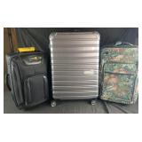 3 suitcases, Pacers Blue & Gold Elite, iFly &