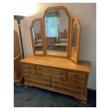 Oak dresser with mirror, 66' x 19' x 80' high