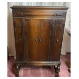 Victor Victrola VV84 record player, cranks and
