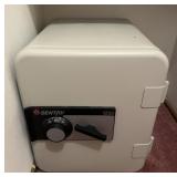 Sentry 1250 safe, currently unlocked, but no