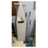 2 Swiffer wet jets, bottle of solution and new