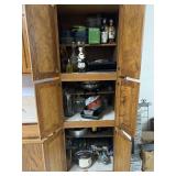 Contents of 6 kitchen cabinets, excluding alcohol