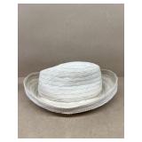 Liz Claiborne hat