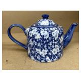 Tea pot