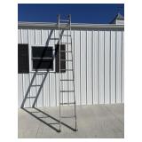 Aluminum ladder does have a crack