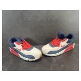 NIKE tennis shoes size 9 1/2