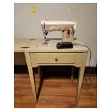 Singer 404 Slant-O-Matic Sewing Machin