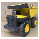Cat dump truck