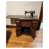 Antique SINGER Treadle Sewing Machine
