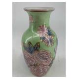 Chinese floral design vase, with gold accents, Chi
