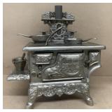 Crescent cast-iron stove with accessories