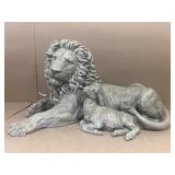 Lion and lamb thick plastic yard ornament