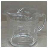 Hazel Atlas triple spout measuring 1940s